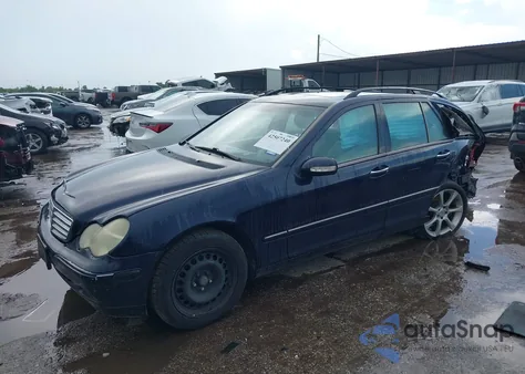 2002 Mercedes-Benz C 320 z USA, uszkodzony, nr VIN WDBR864J72F174278